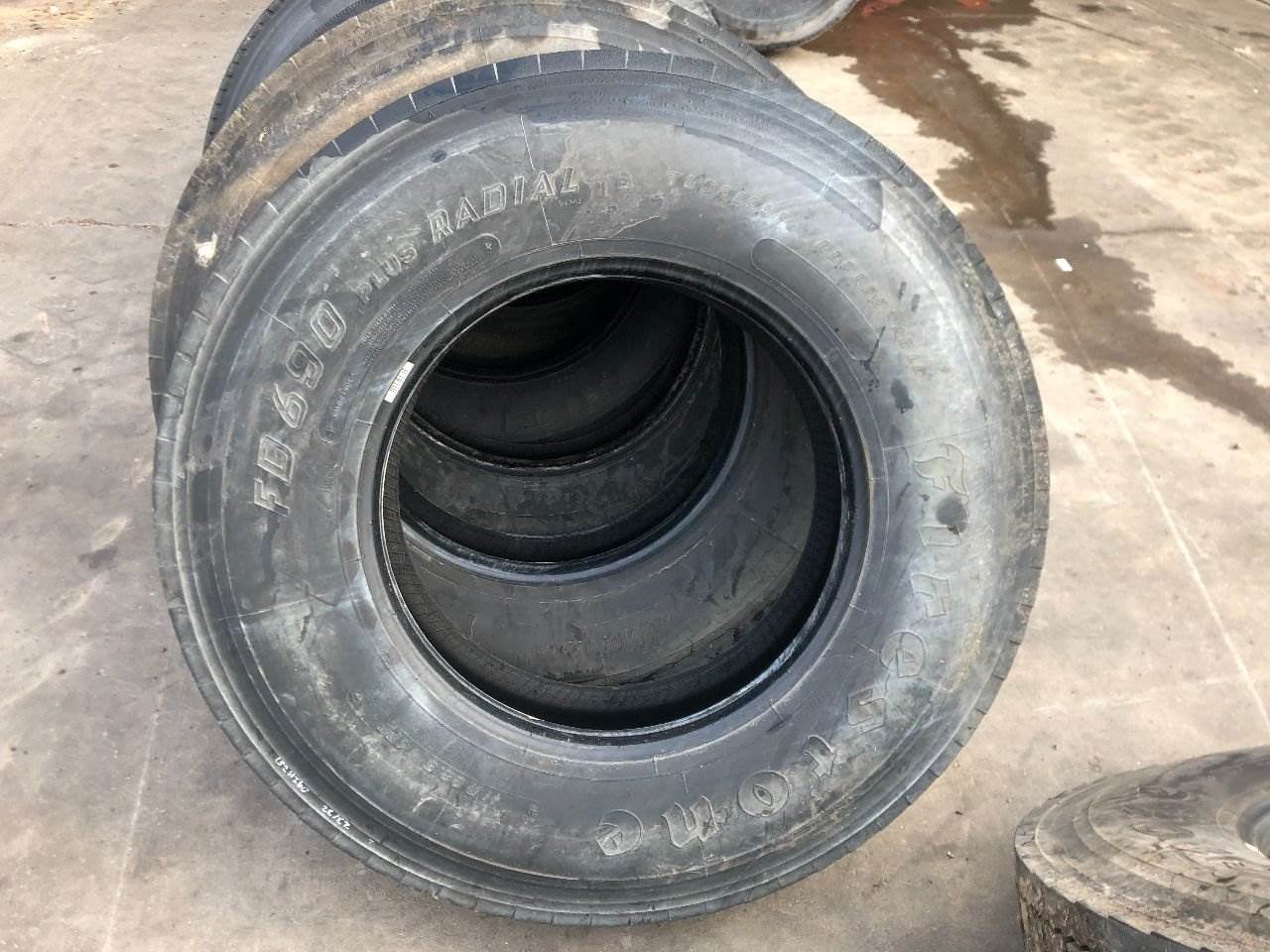 2009 International DuraStar 4300 Tire for a International Durastar