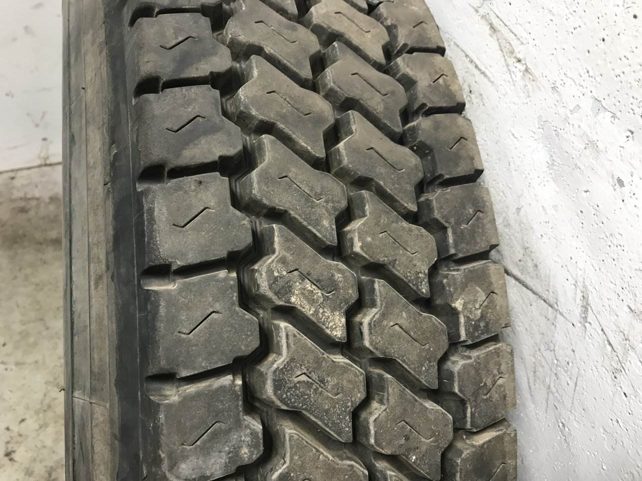 2006 Volvo VNL Tire For Sale Sioux Falls, SD 25288130