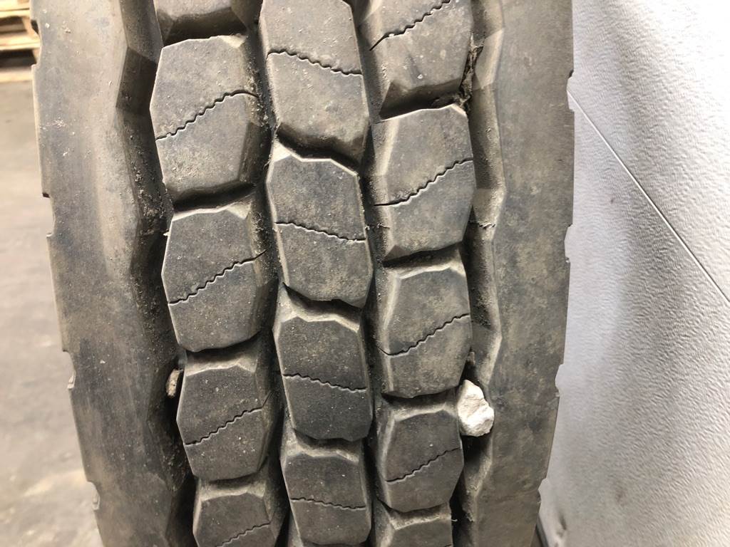 2016 Volvo VNL Tire For Sale Council Bluffs, IA 25339652