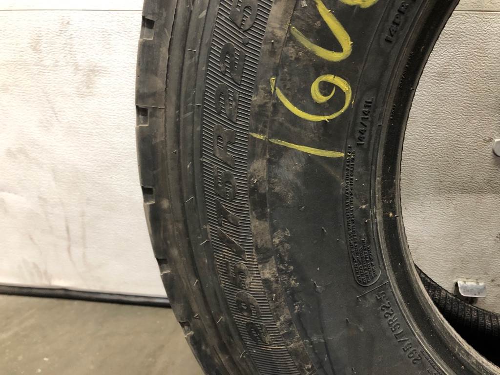 2016 Volvo VNL Tire For Sale Council Bluffs, IA 25339652