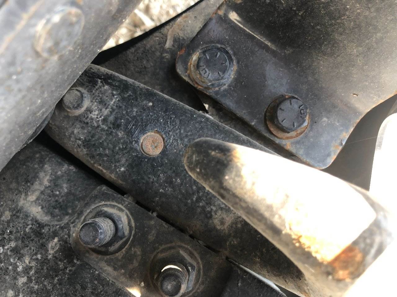 2021-freightliner-coronado-122-sd-tow-hook-for-a-freightliner-122sd-for