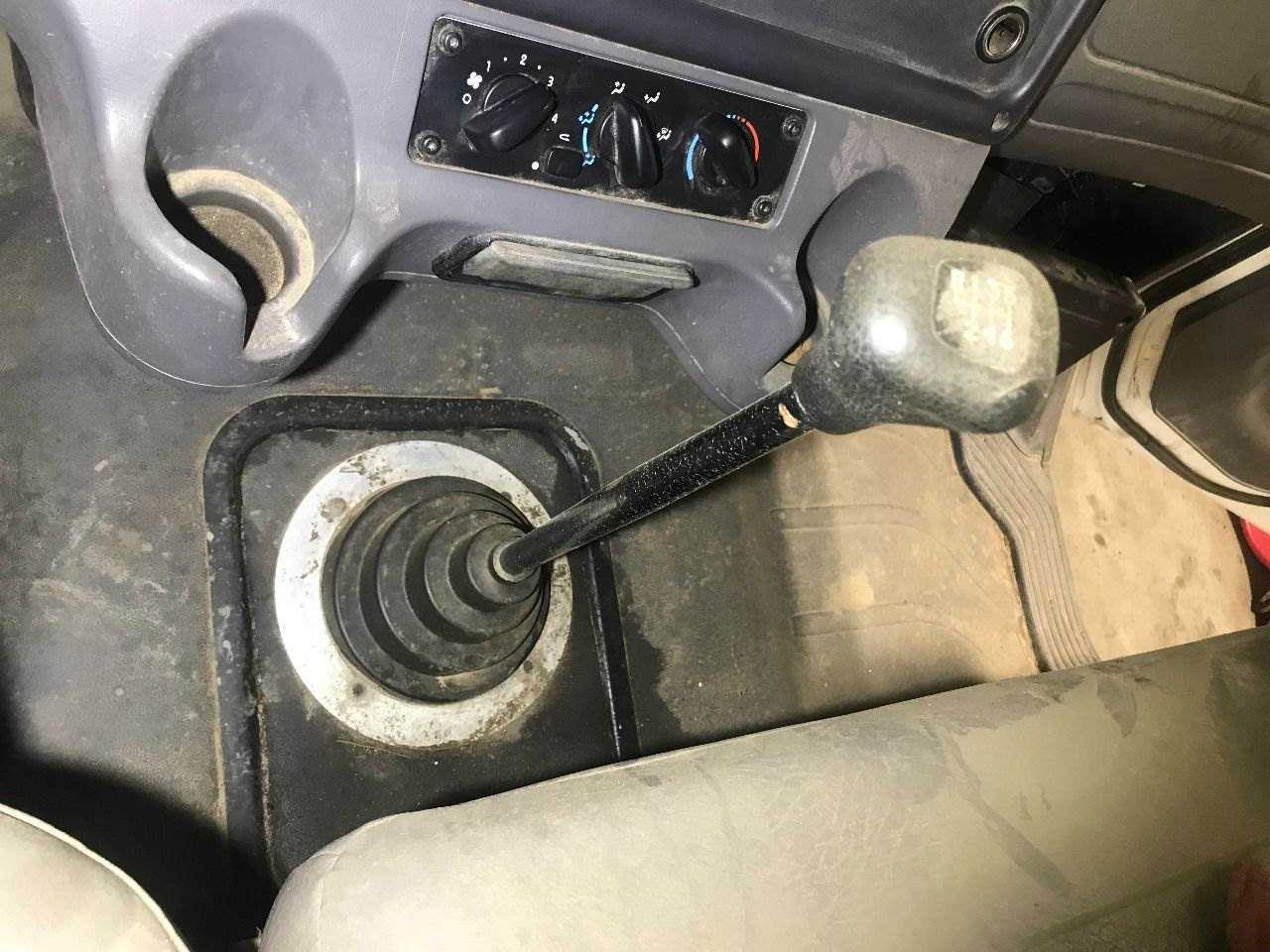 2005 Eaton FS5406A Transmission Shift Lever for a Freightliner M2 106