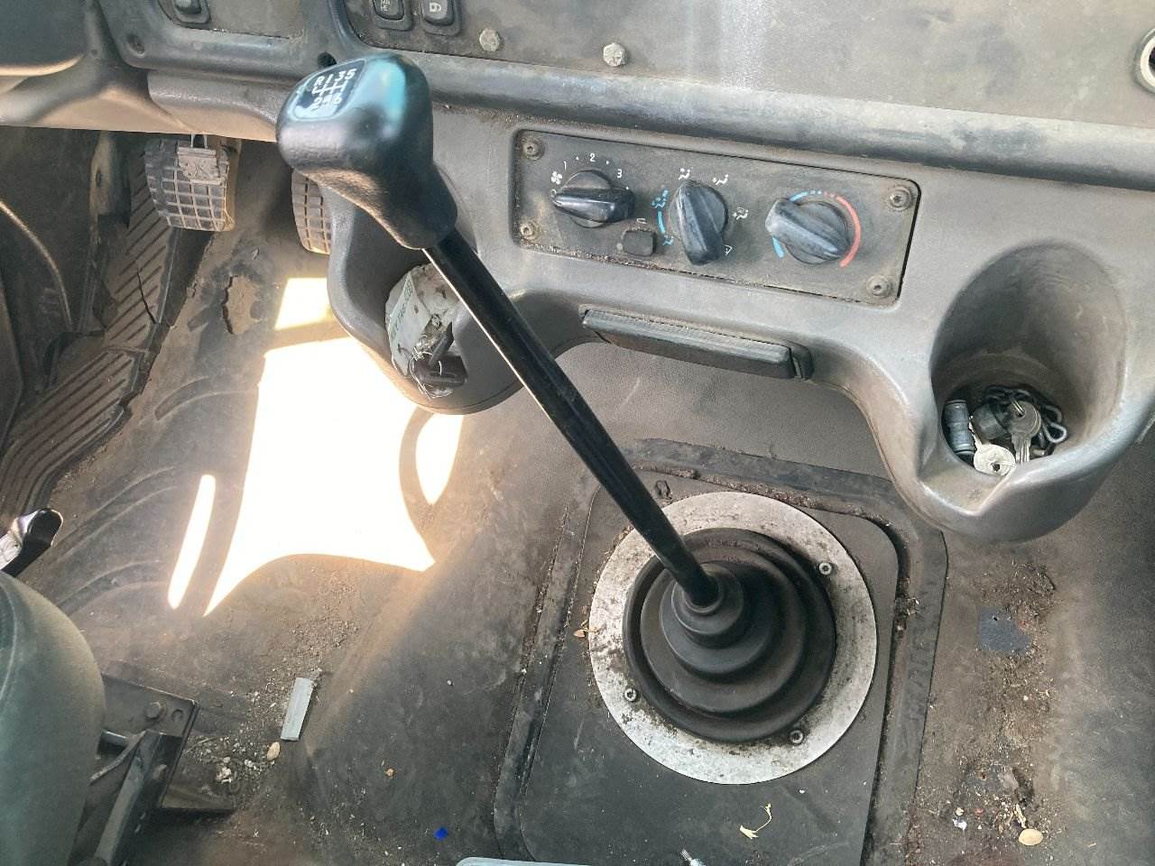 2007 Eaton FS6406A Transmission Shift Lever for a Freightliner M2 106