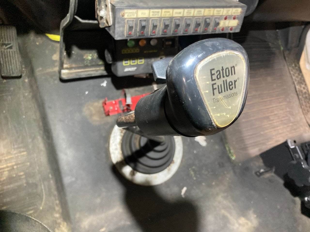 2004 Fuller RT6609 Transmission Shift Lever for a Freightliner FL70 For