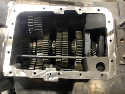 Fuller FO14E310C-LAS Transmission for a Kenworth T880