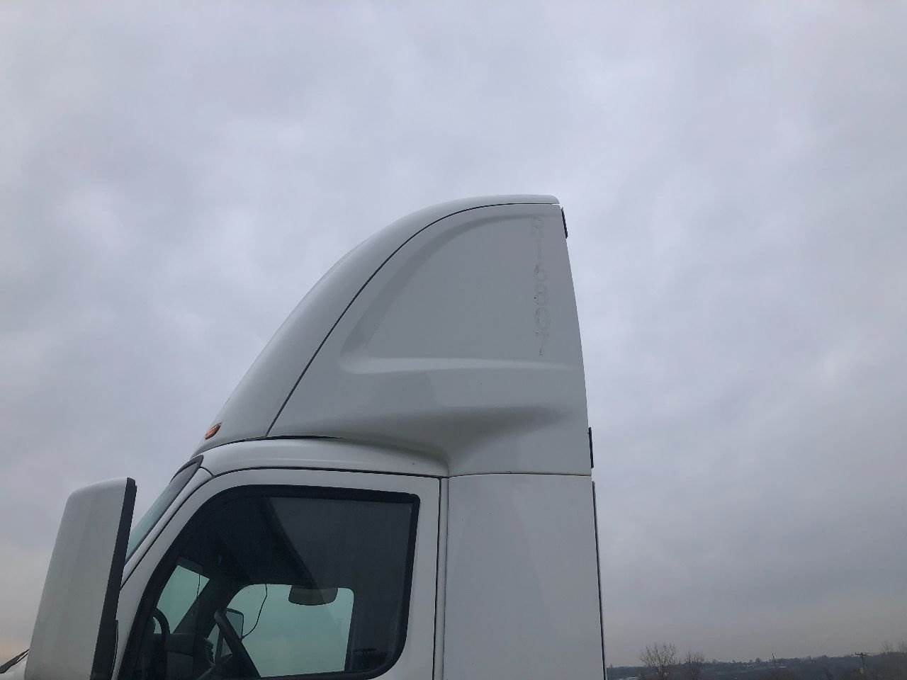 2015 Peterbilt 579 Wind Deflector For Sale Kansas City, MO 25579285