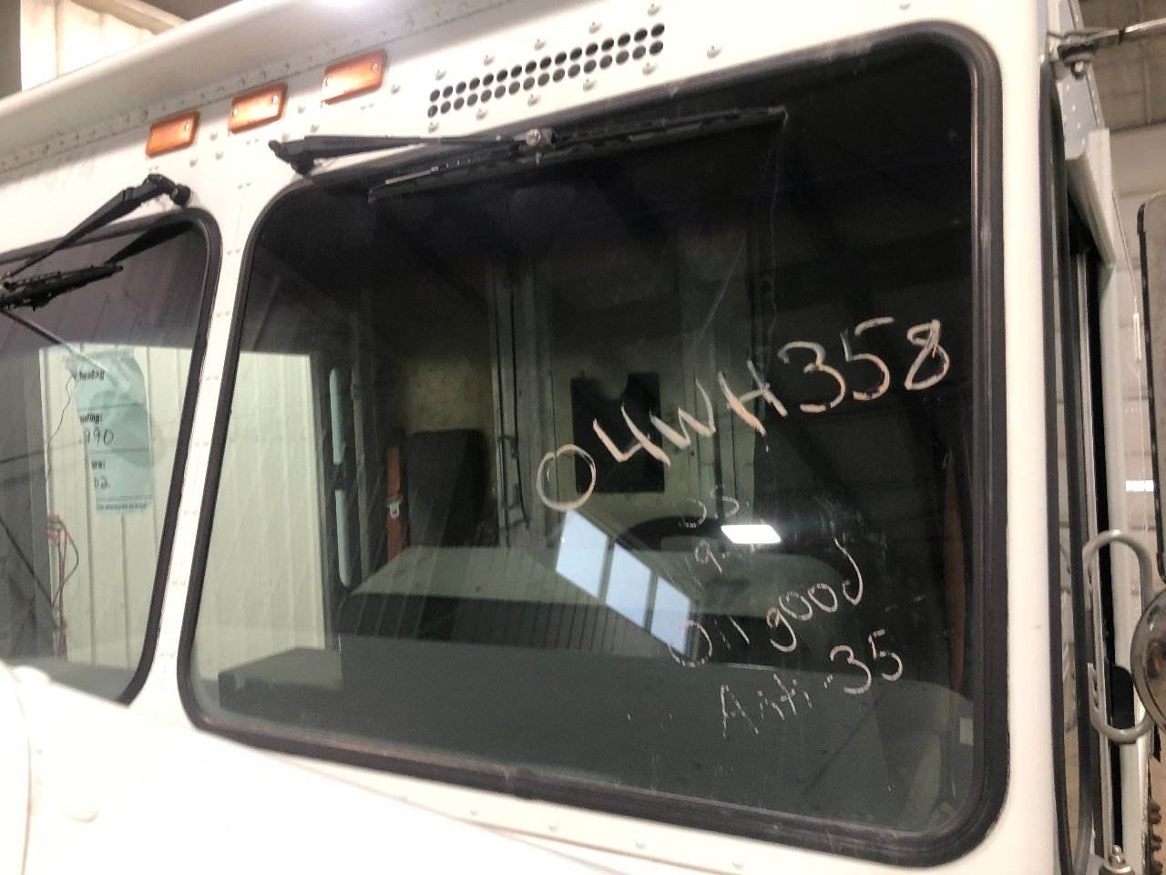 2004 Freightliner MT Windshield Glass For Sale Winimac, IN 25142209