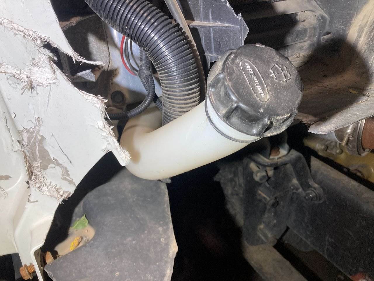 2014 Freightliner Cascadia Windshield Washer Reservoir For Sale Sioux Falls, SD 25317015