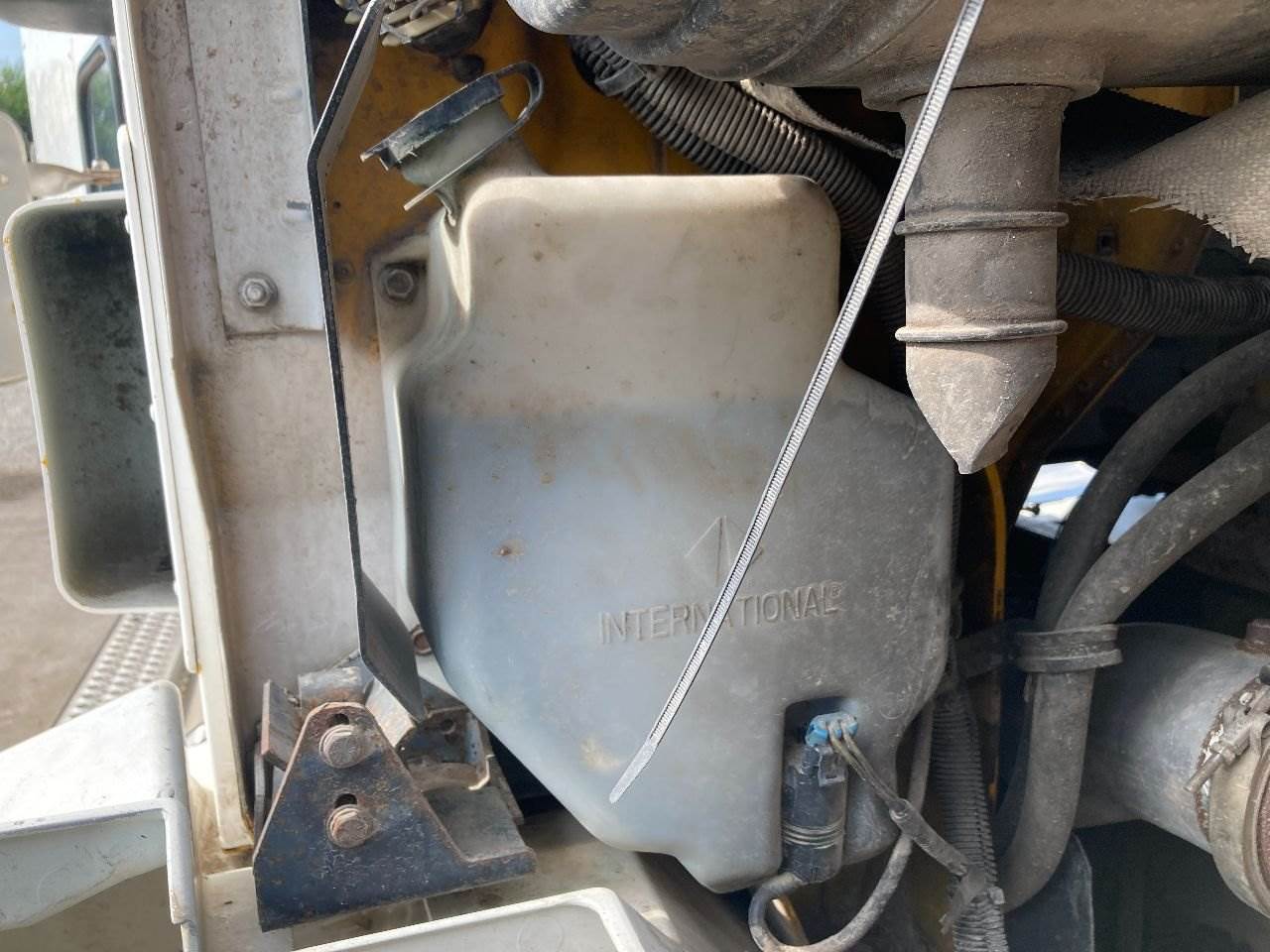 2000 International 9200 Windshield Washer Reservoir For Sale Des