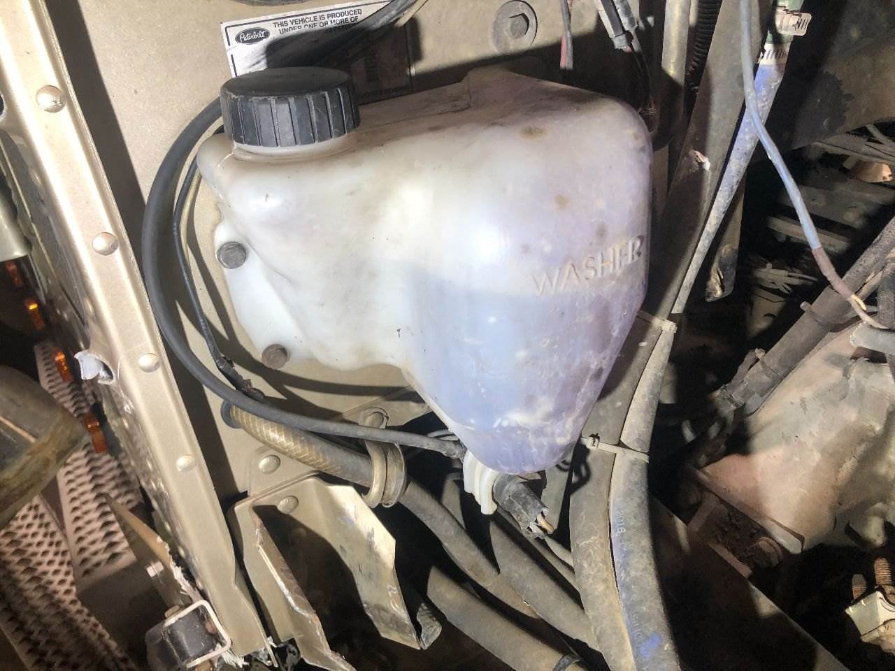 1998 Peterbilt 379 Windshield Washer Reservoir For Sale Sioux Falls