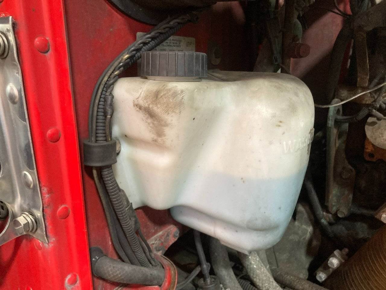 2000 Peterbilt 379 Windshield Washer Reservoir For Sale Winimac, IN