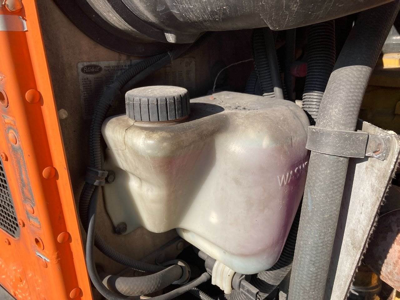 2007 Peterbilt 379 Windshield Washer Reservoir For Sale Des Moines