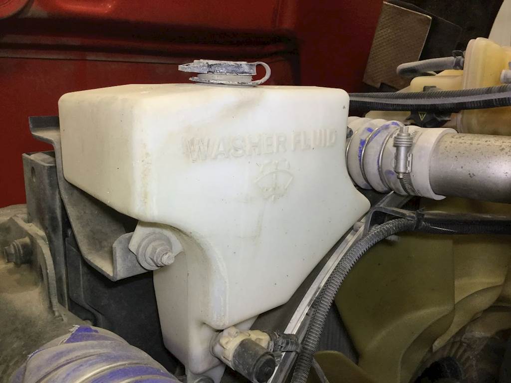2016 Peterbilt 579 Windshield Washer Reservoir For Sale Sioux Falls