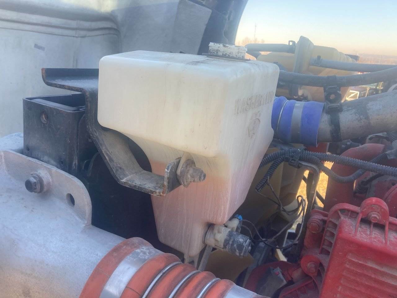 2013 Peterbilt 579 Windshield Washer Reservoir For Sale Kansas City, MO 25388236