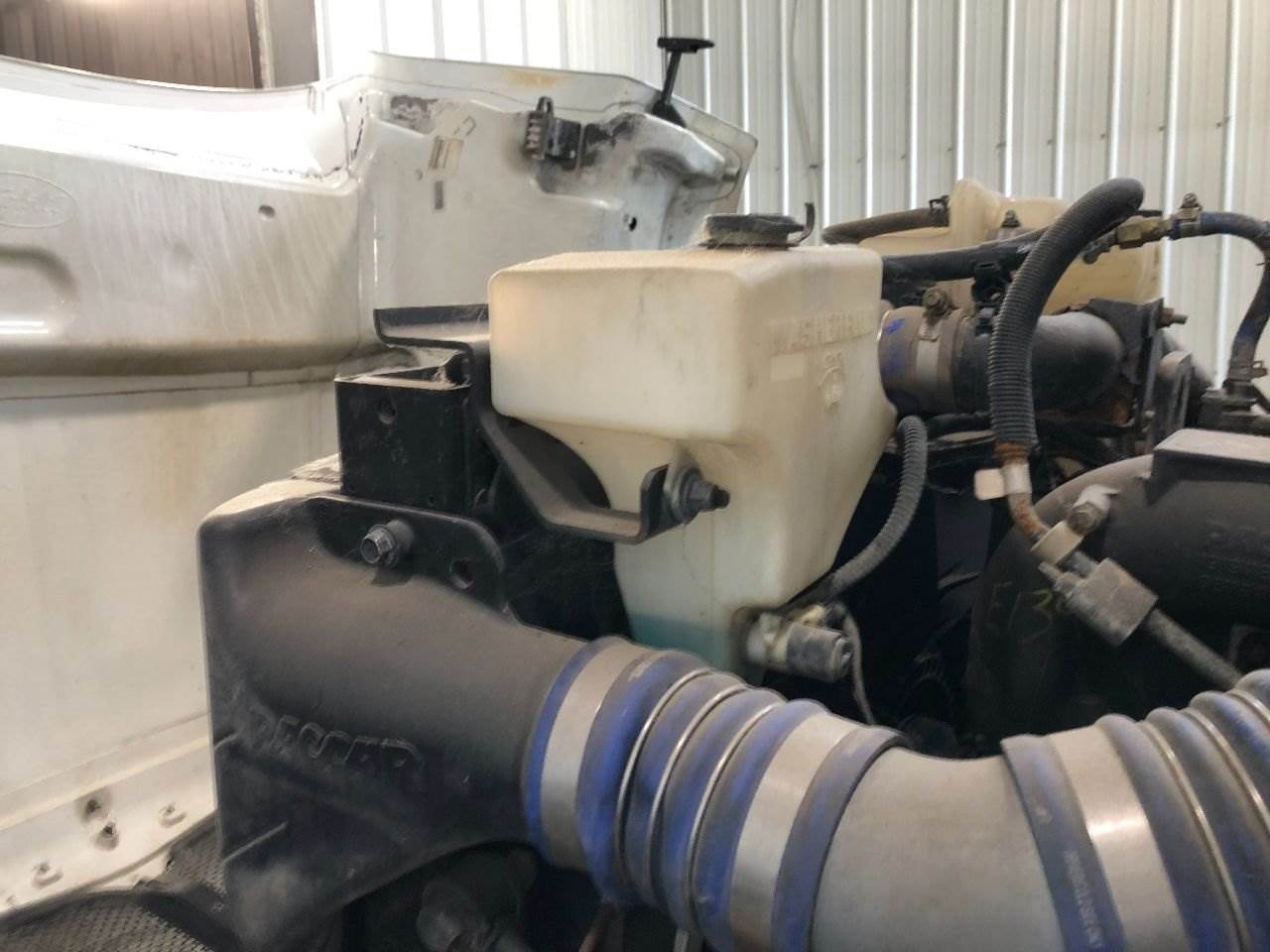 2015 Peterbilt 579 Windshield Washer Reservoir For Sale Winimac, IN