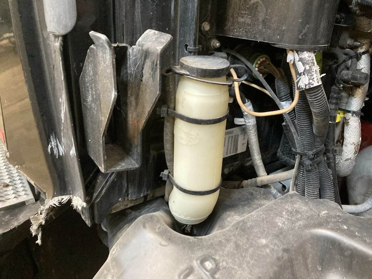 2015 Peterbilt 587 Windshield Washer Reservoir For Sale Winimac, IN 25561300