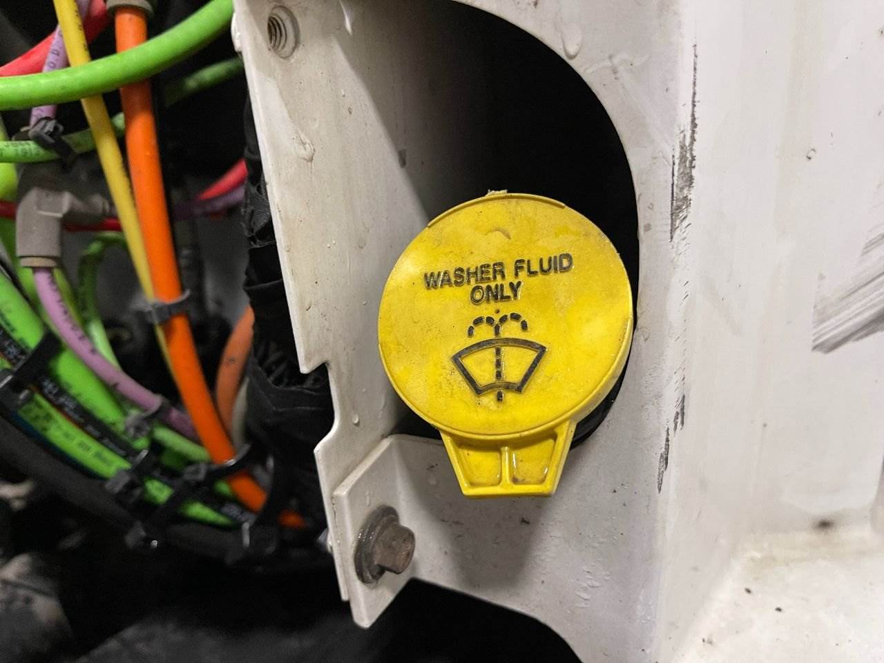 2007 Volvo VNL Windshield Washer Reservoir For Sale Winimac, IN