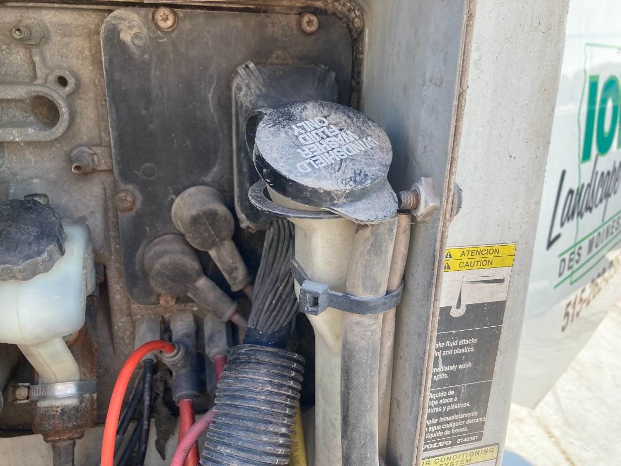 2000 Volvo VNL Windshield Washer Reservoir For Sale Des Moines, IA