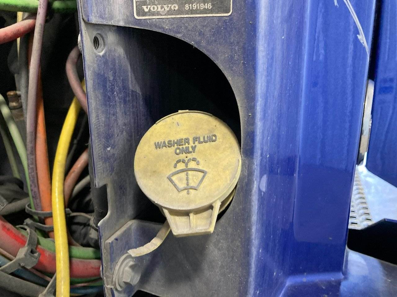 2007 Volvo VNL Windshield Washer Reservoir For Sale Winimac, IN