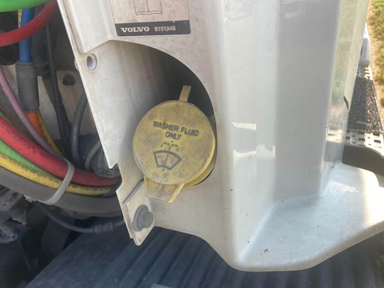 2007 Volvo VNL Windshield Washer Reservoir For Sale Kansas City, MO