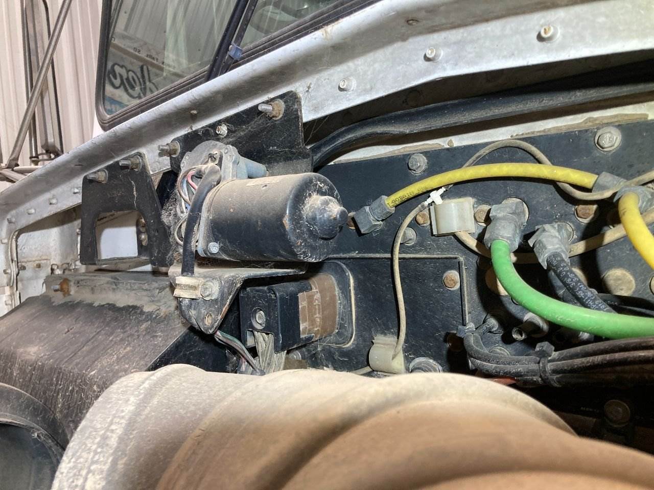 2005 Kenworth T800 Windshield Wiper Motor For Sale Sioux Falls, SD 25332891