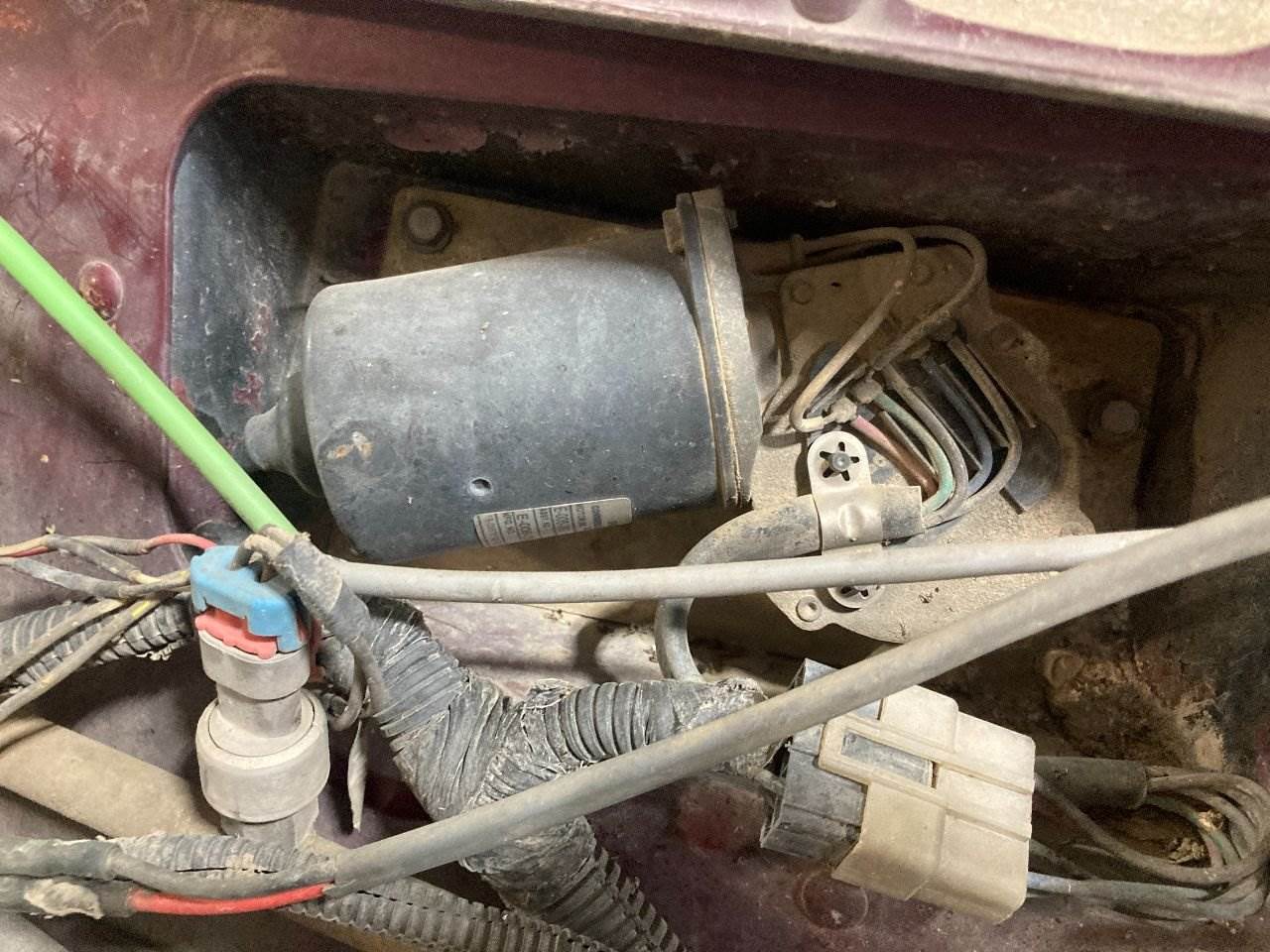 2006 Peterbilt 379 Windshield Wiper Motor For Sale Sioux Falls, SD