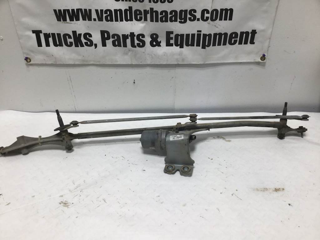2014 Peterbilt 579 Windshield Wiper Motor For Sale Sioux Falls, SD