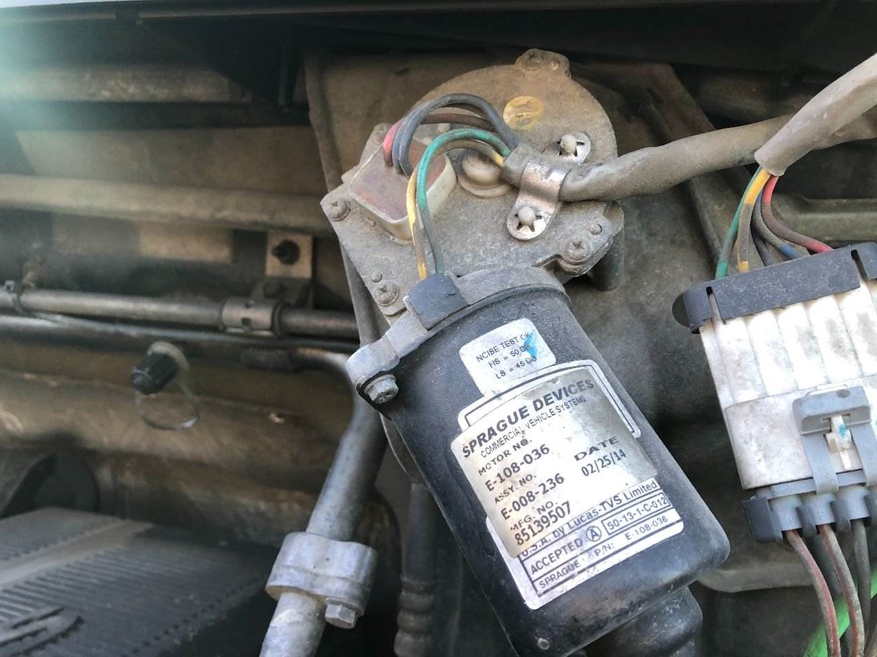 2011 Volvo VNL Windshield Wiper Motor For Sale Des Moines, IA E108
