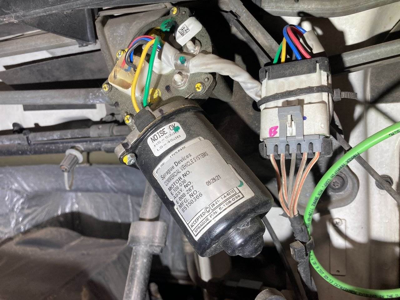 2014 Volvo VNL Windshield Wiper Motor For Sale Sioux Falls, SD