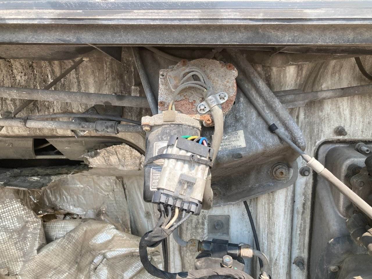2007 Volvo VNL Windshield Wiper Motor For Sale Des Moines, IA