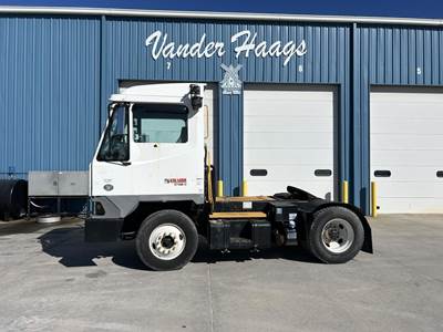 Ottawa T2 Yard Spotter Truck - Cummins, 250HP, Automatic