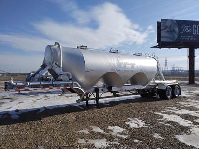 Heil SUPER JET 1040 Dry Bulk / Pneumatic Tank Trailer