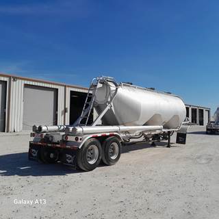 Heil SUPER JET 1040 Dry Bulk / Pneumatic Tank Trailer