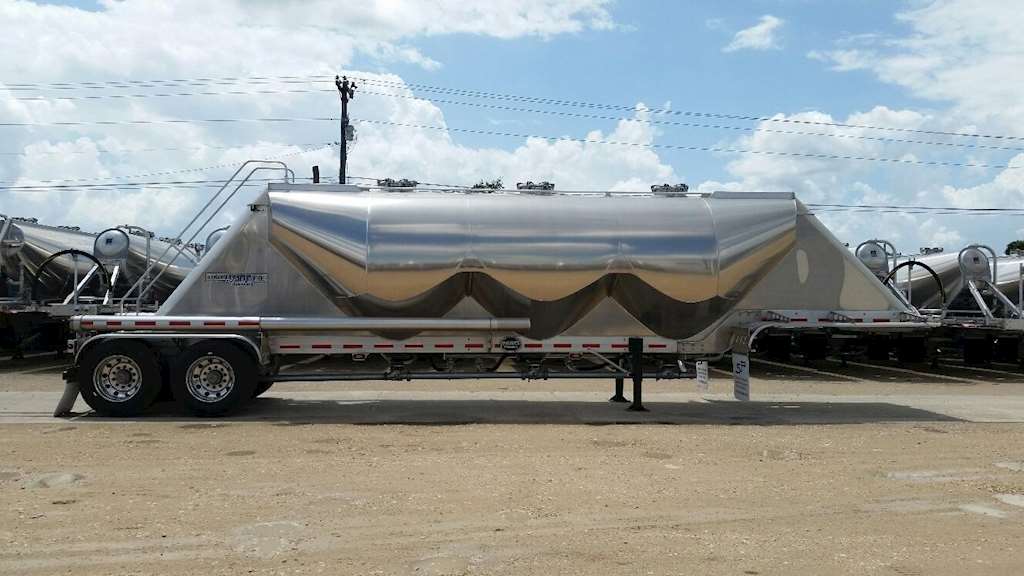 2016 MAC 1050 Pneumatic Dry Bulk / Pneumatic Tank Trailer For Sale
