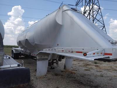 MAC 1050 Tandem Axle Aluminum Dry Bulk / Pneumatic Tank Trailer - Air Ride, Fixed Axle