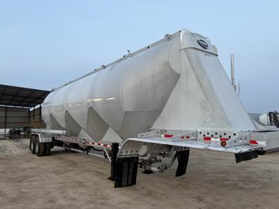 MAC Tandem Axle Aluminum Dry Bulk / Pneumatic Tank Trailer - Air Ride, Fixed Axle
