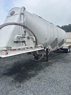 MAC Tandem Axle Aluminum Dry Bulk / Pneumatic Tank Trailer - Air Ride, Fixed Axle