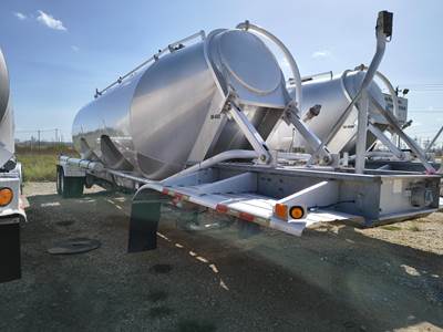 Polar Tandem Axle Aluminum Dry Bulk / Pneumatic Tank Trailer - Air Ride, Fixed Axle