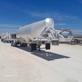 Trail King APB1033 Dry Bulk / Pneumatic Tank Trailer