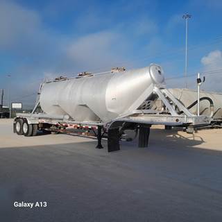 Trail King APB1033 Dry Bulk / Pneumatic Tank Trailer