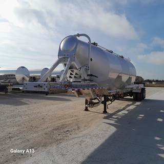 Trail King APB1033 Dry Bulk / Pneumatic Tank Trailer