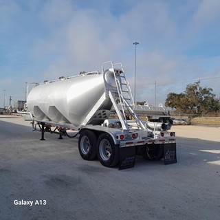Trail King APB1033 Dry Bulk / Pneumatic Tank Trailer