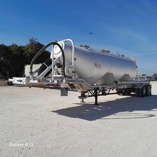 Trail King APB1033 Dry Bulk / Pneumatic Tank Trailer