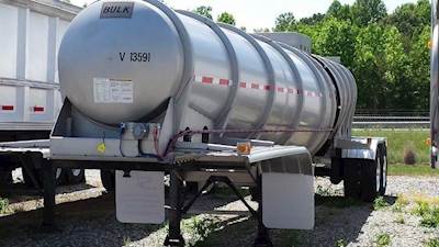 Wabash 5600 Gallon Stainless Steel Non Code Tank Trailer - Tandem Axle, Air Ride