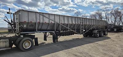 Trinity 50 TRI AXLE REAR LIFT FLIP DOOR 48 BELT Belt Trailer