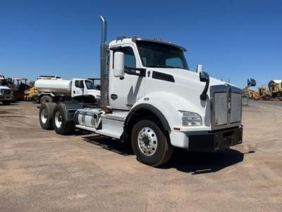 Kenworth T880 Day Cab Truck - Paccar 335HP