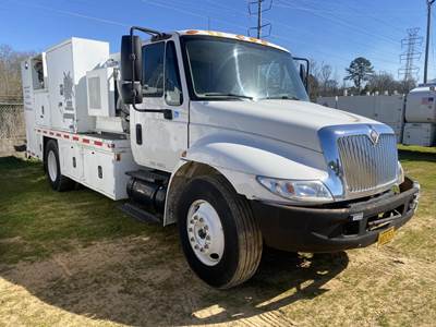 International DuraStar 4300 Fuel & Lube Truck