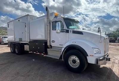 Kenworth T880 Fuel & Lube Truck