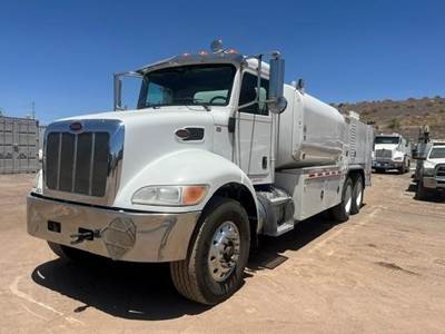 Peterbilt 348 Fuel & Lube Truck