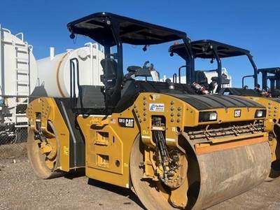 Caterpillar CB13 Tandem Vibratory Roller